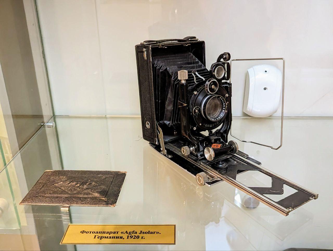 Фото Коллекцию фототехники, которой пользовались железнодорожники на протяжении века, представили в выставочном центре истории ЗСЖД 2